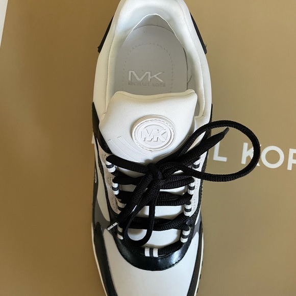 Michael Kors Theo Sport Scuba Trainer-NEW - Picture 5 of 6